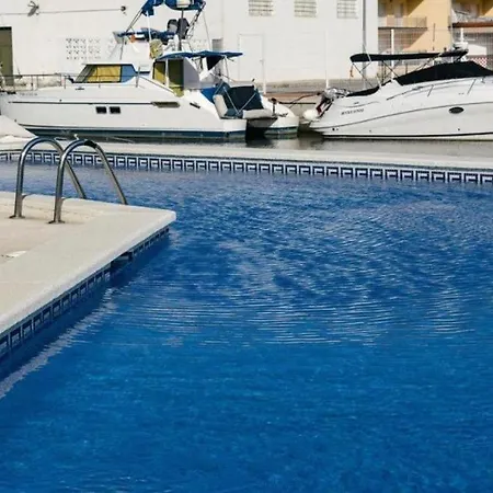 Apartment Avec Piscine Et Vue Canaux Roses
